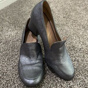 Naturalizer size 6.5 dark silver/gray  metallic loafer pump.